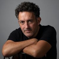 Mikel Santiago Portada